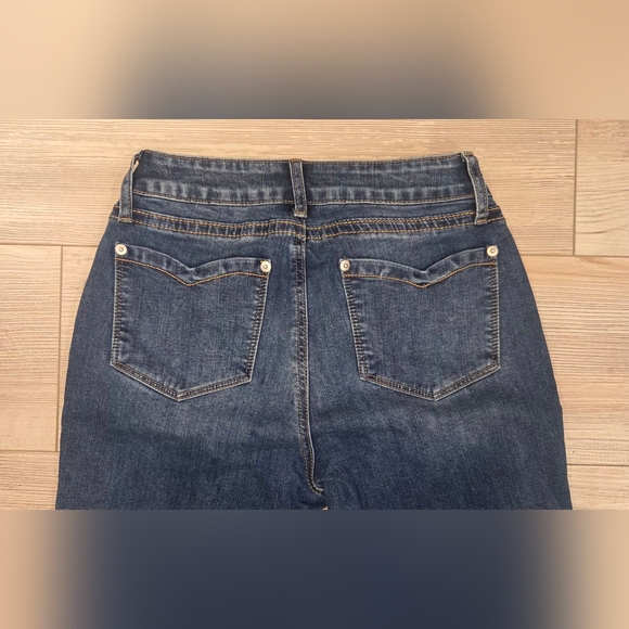 Flamingals Boot-Cut Jeans with Frayed Hem & Detailed Stitching - Picture 7 of 9